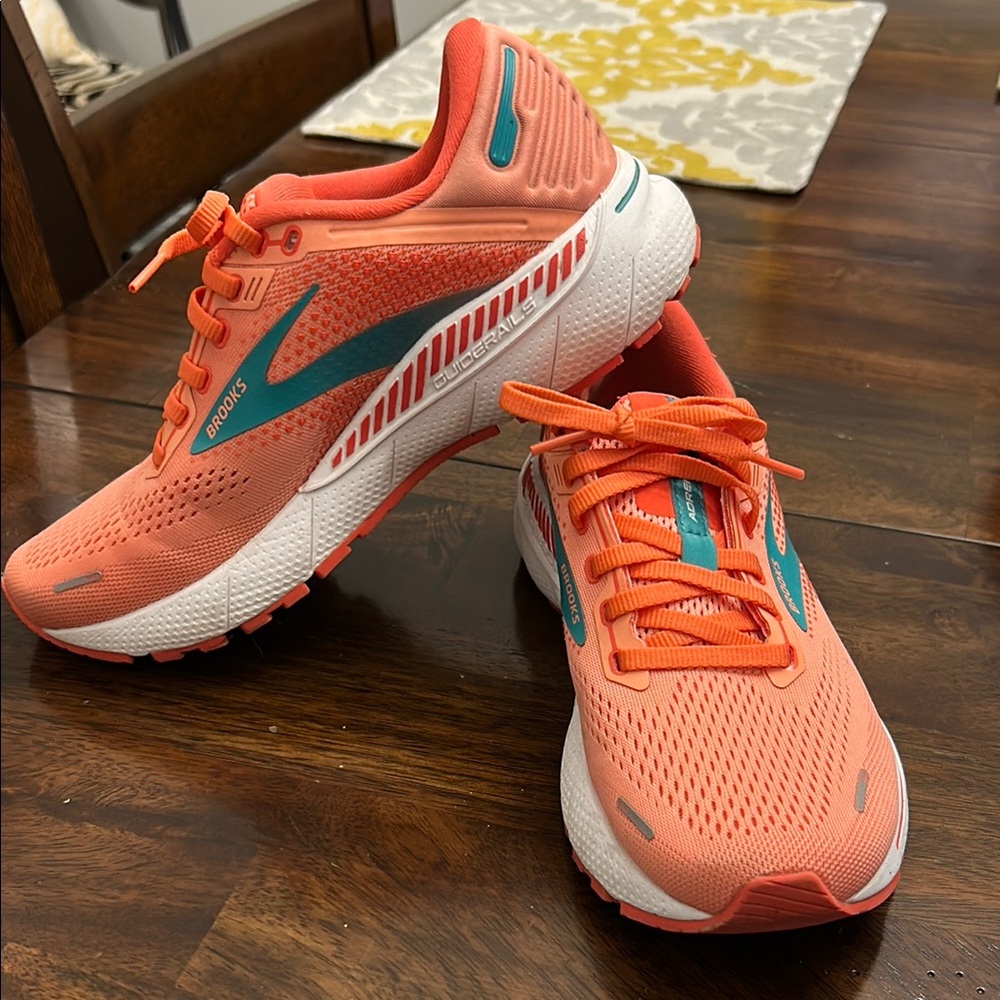 Brooks Women’s Running Sneaker EXCELLENT Size 7